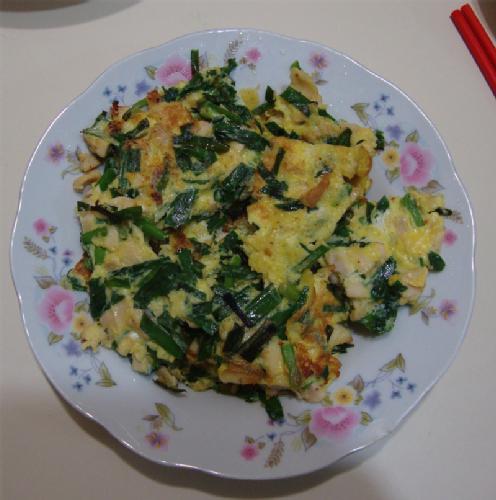 Fry vegetable leeks with eggs