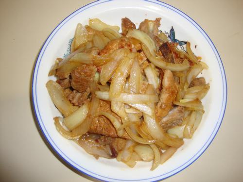 Fry pork chop with onion